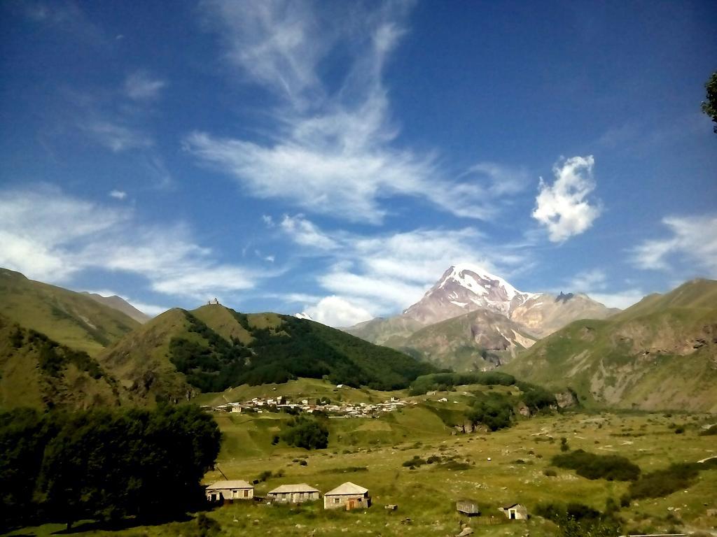 Zura'S Guesthouse Kazbegi Exterior foto