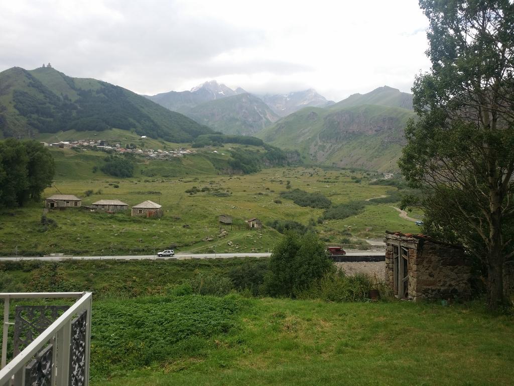 Zura'S Guesthouse Kazbegi Exterior foto